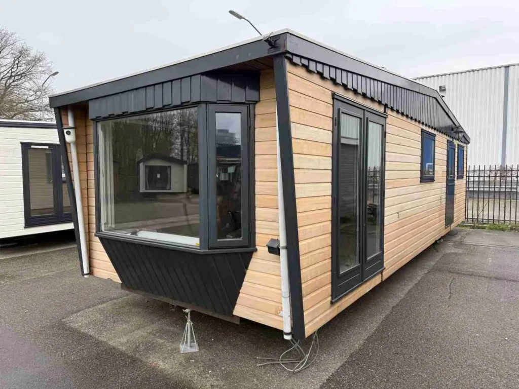 Kunststof Chalet 10.30 x 3.60 m – foto 1