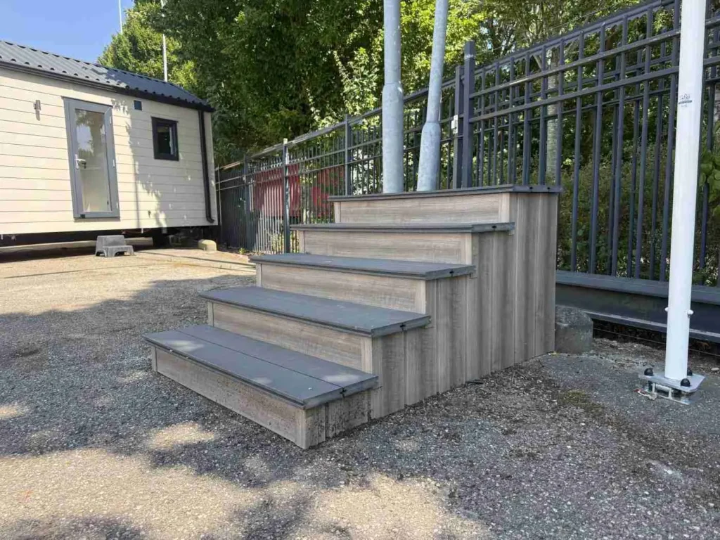 Kunststof opstap Chalet / Stacaravan – foto 1